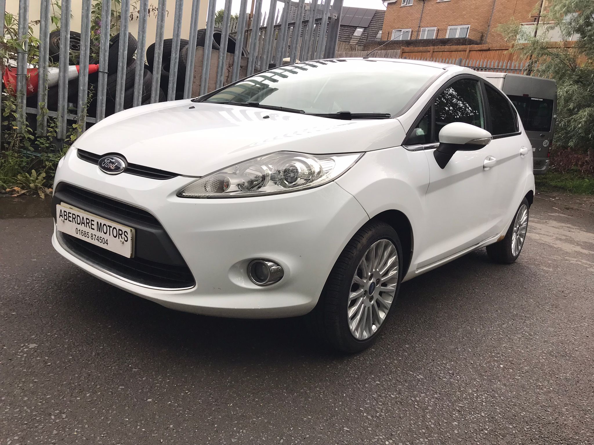 2011 Ford fiesta white aberdare motors