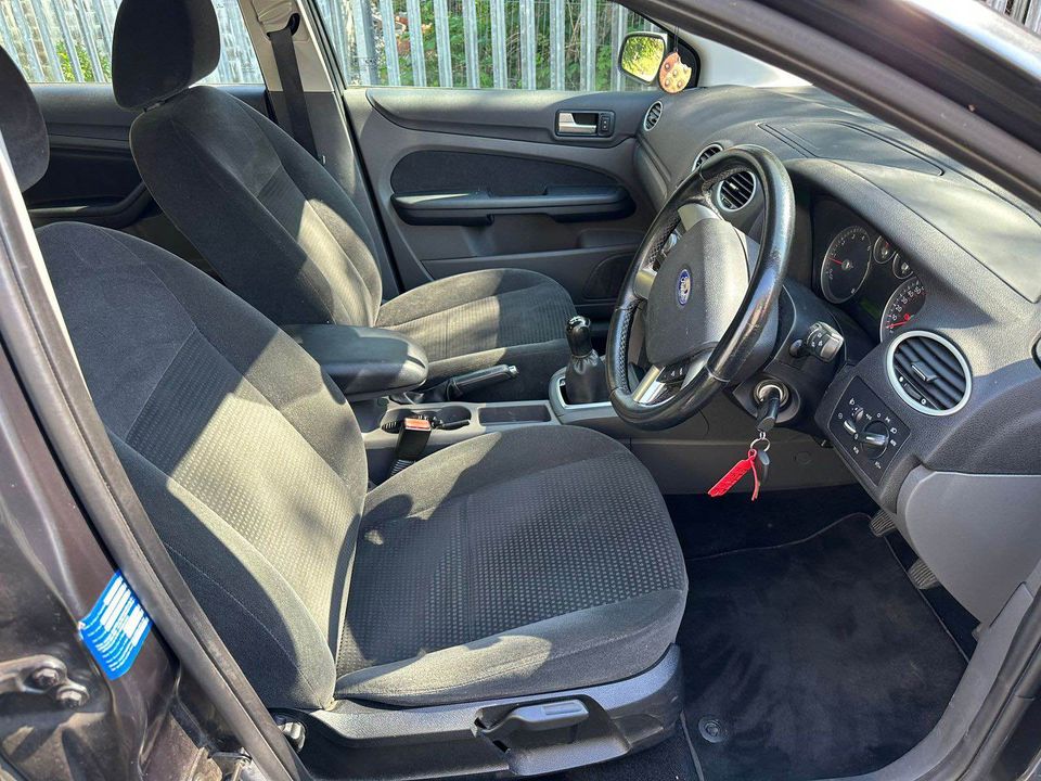 2005 Ford focus aberdare motors