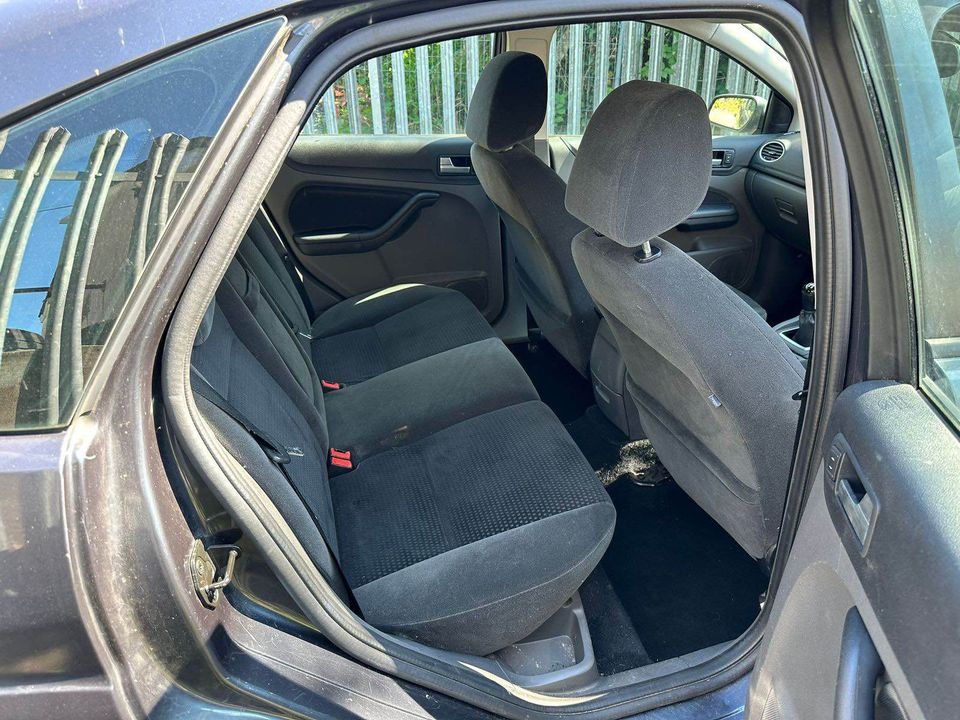 2005 Ford focus aberdare motors